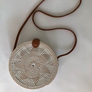 Artisan Made - White|Tan Rattan Purse